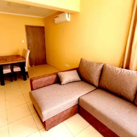 Lägenhet Apartment Dinie, One Bedroom Apartment By The Beach With Pool Larnaca