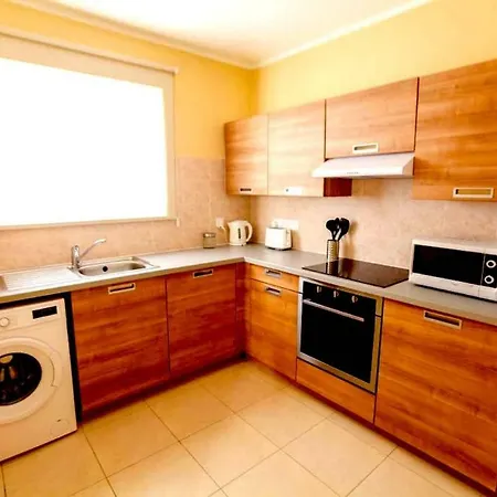 Apartment Dinie, One Bedroom Apartment By The Beach With Pool