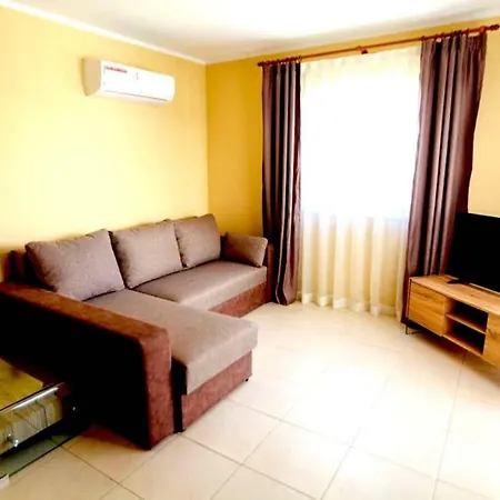 Apartment Dinie, One Bedroom Apartment By The Beach With Pool * Larnaca