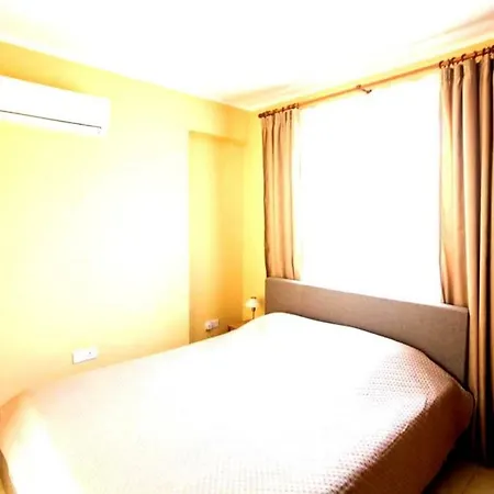 Apartment Dinie, One Bedroom Apartment By The Beach With Pool Larnaca