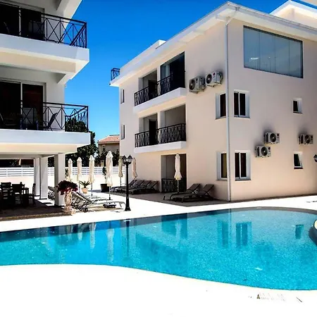 Apartment Dinie, One Bedroom Apartment By The Beach With Pool Apartment *